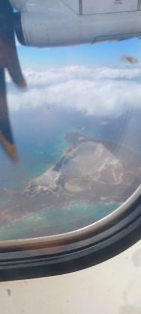 Uma ilha vista da janela do avião