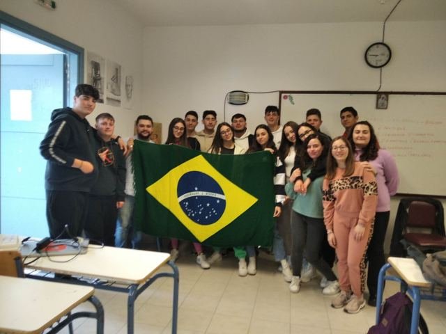 Foto de turma com a bandeira