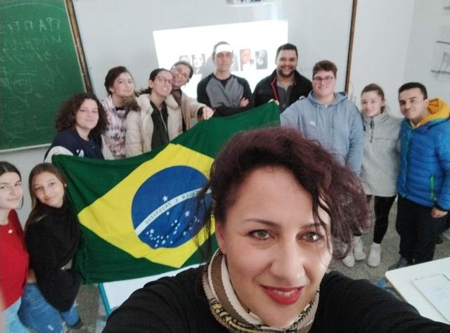 Selfie com a turma e a bandeira do Brasil
