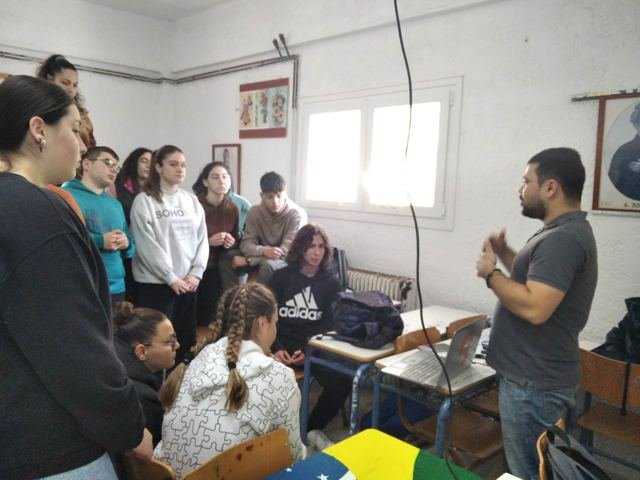 Conversa de perto com os alunos