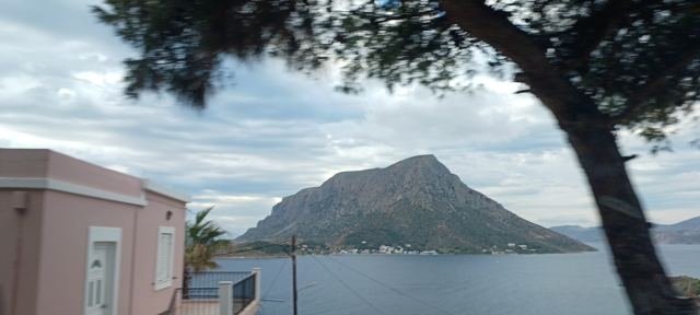 A ilha de Telendos vista de Myrties