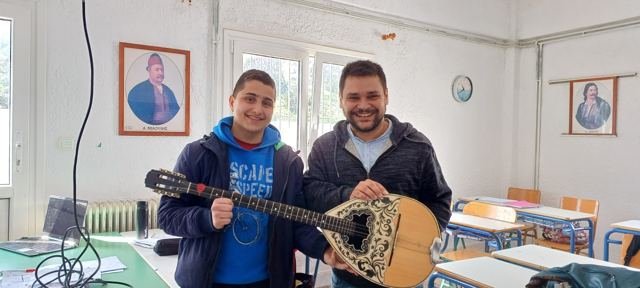Um aluno me apresentou o bouzouki