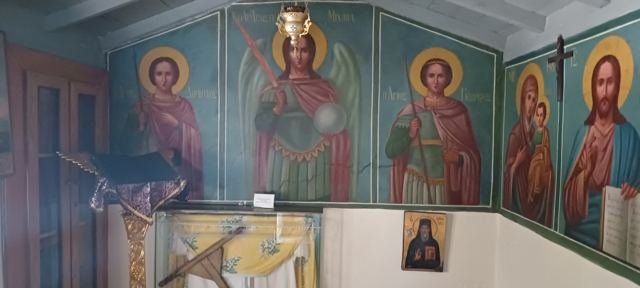 Ícones ortodoxos nas paredes