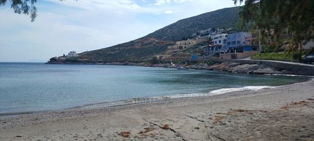 Uma praia tranquila perto da cidade