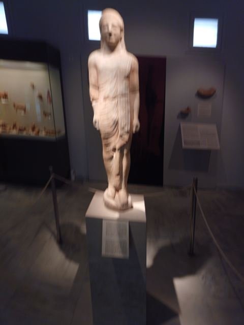 Estátua masculina no Museu Arqueológico de Kalymnos