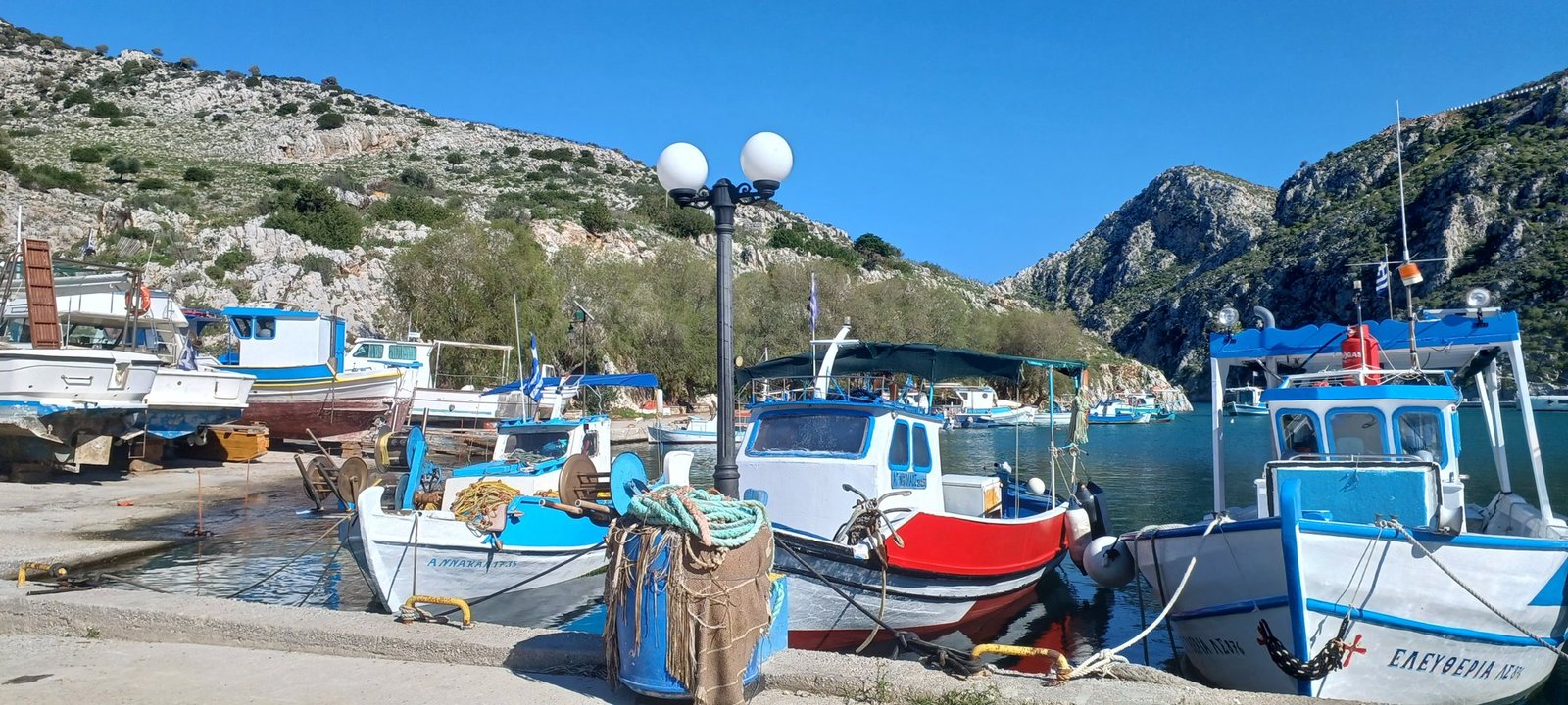 O porto de Vathy