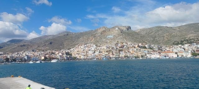 Adeus, Kalymnos: Pothia vista do barco