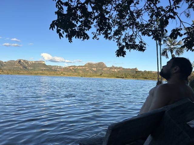 Descansando na beira da lagoa