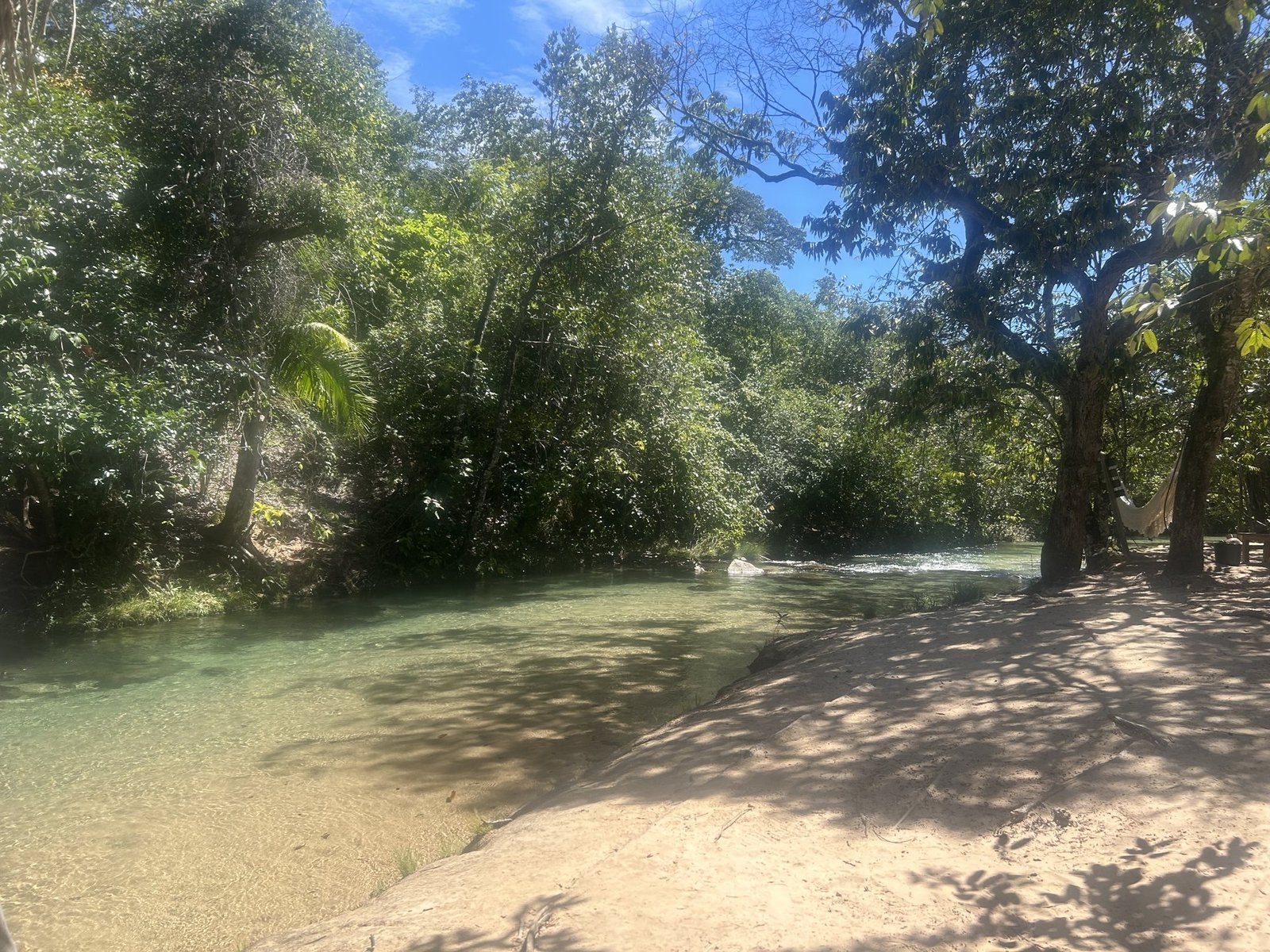 Água verde-esmeralda