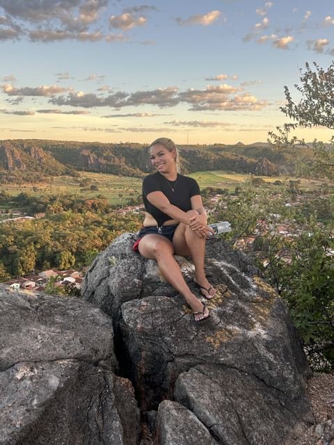 Esperando o pôr do sol no mirante